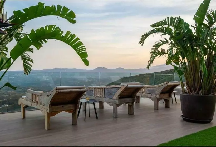 Balinese Villa With Stunning Views Malaga