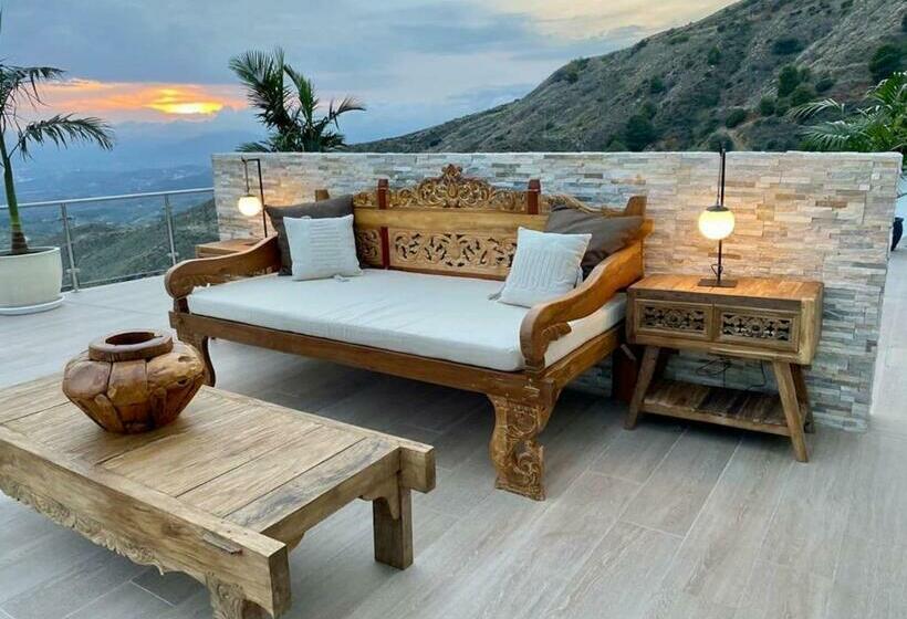 Balinese Villa With Stunning Views Malaga