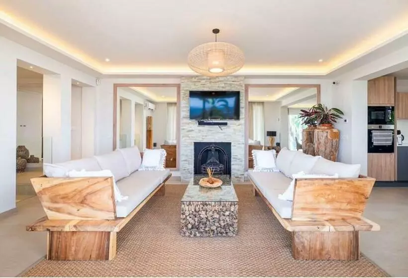 Balinese Villa With Stunning Views Malaga