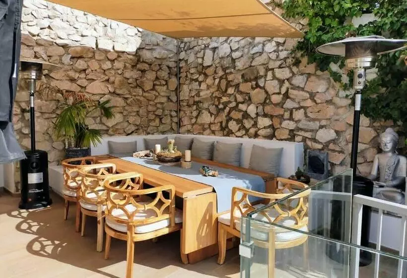 Balinese Villa With Stunning Views Malaga