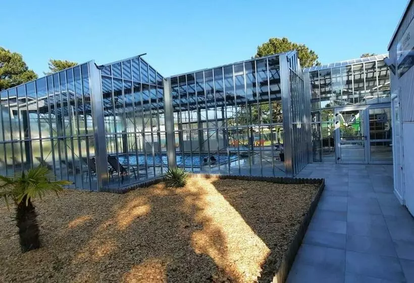 Chez Ced Et Laeti, Appartement Privé Avec Jardin Et Terrasse Dans Résidence L Estuaire Muni D Une Pi
