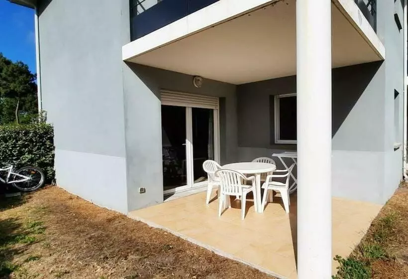 Chez Ced Et Laeti, Appartement Privé Avec Jardin Et Terrasse Dans Résidence L Estuaire Muni D Une Pi