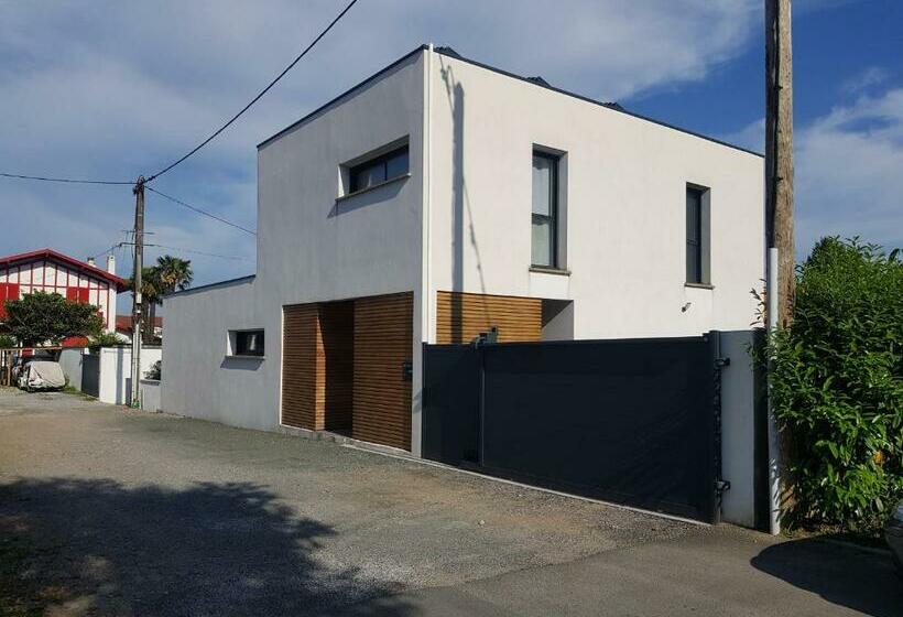 Maison D Architecte T4 Avec Jardin Et Terrasse Près Du Marché De Quintaou à Anglet   Fr 1 239 758