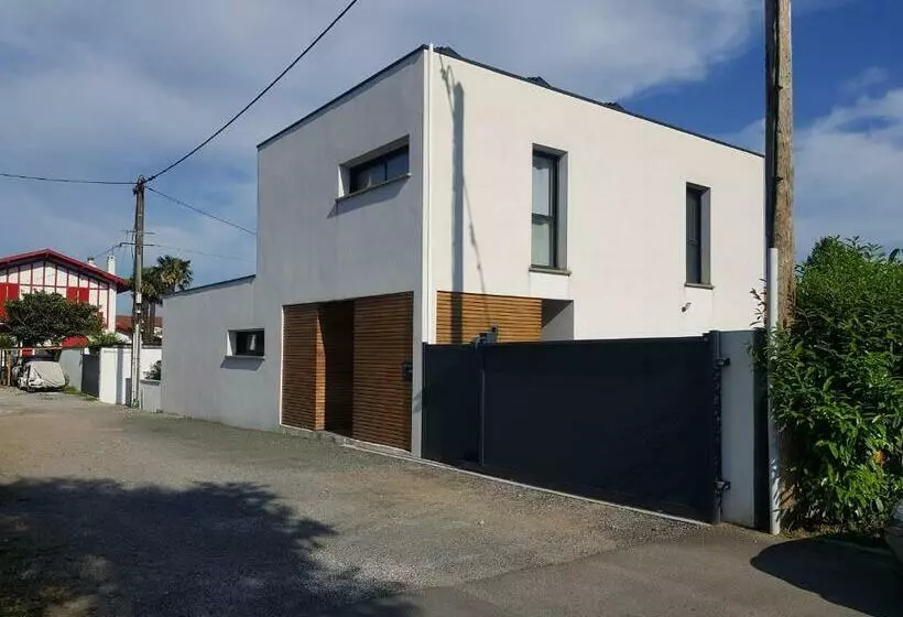 Maison D Architecte T4 Avec Jardin Et Terrasse Près Du Marché De Quintaou à Anglet   Fr 1 239 758