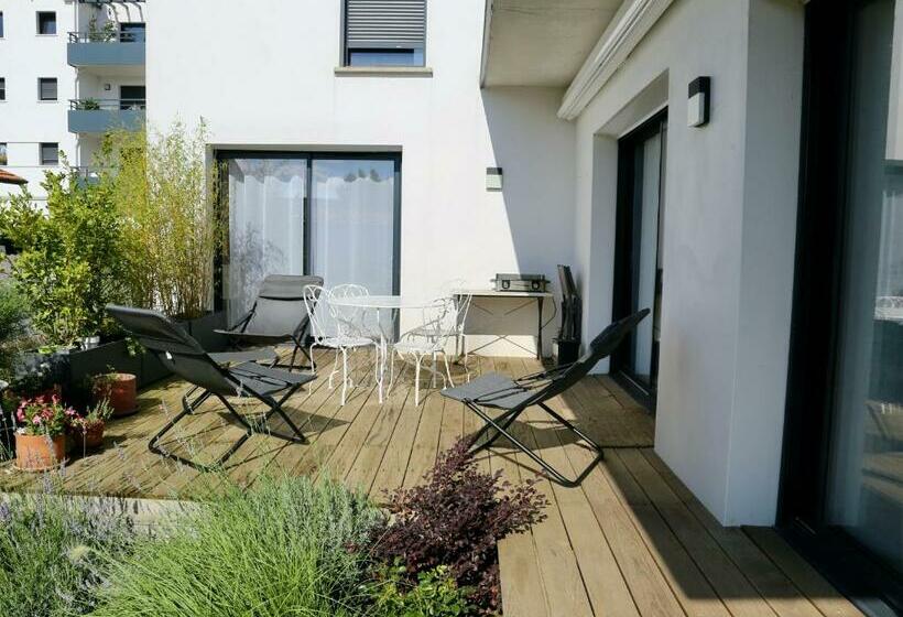 Maison D Architecte T4 Avec Jardin Et Terrasse Près Du Marché De Quintaou à Anglet   Fr 1 239 758