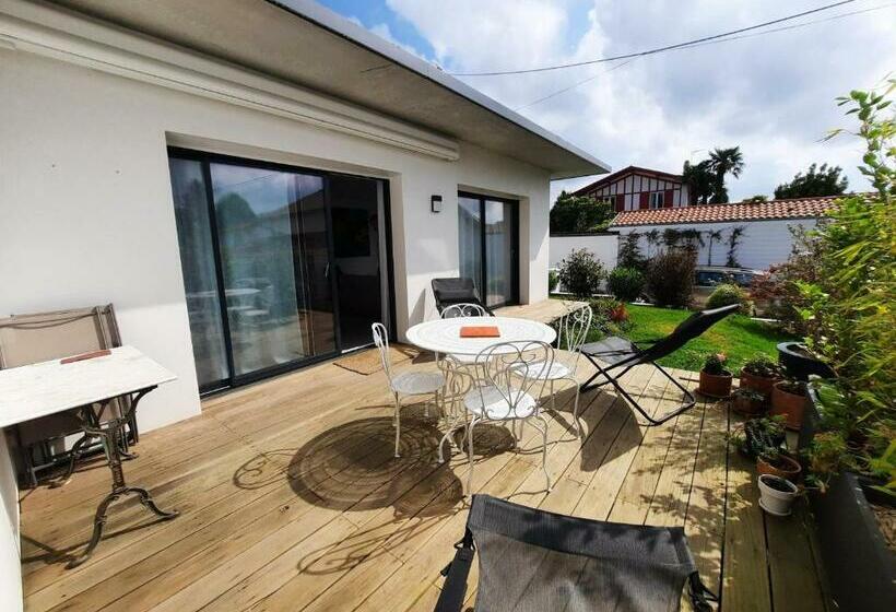 Maison D Architecte T4 Avec Jardin Et Terrasse Près Du Marché De Quintaou à Anglet   Fr 1 239 758