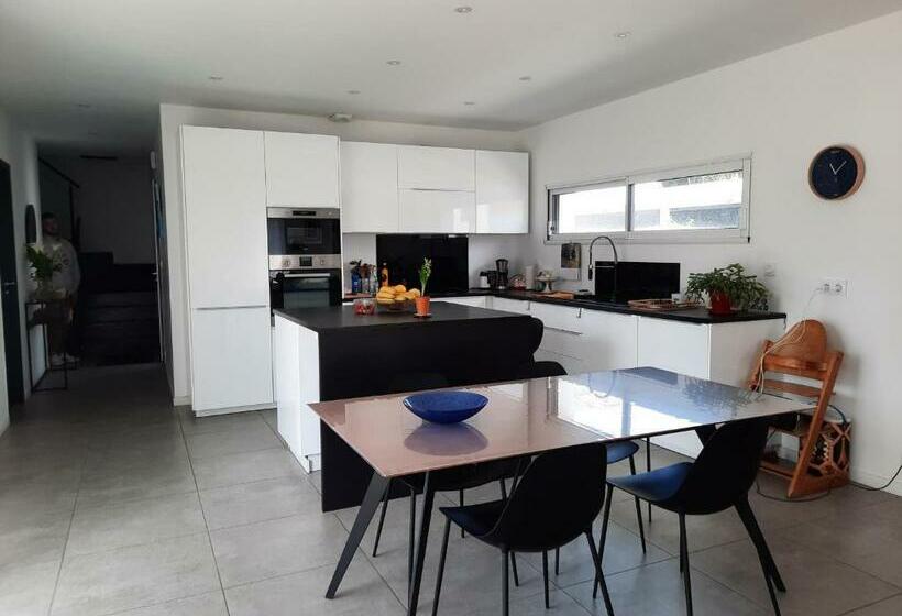 Maison D Architecte T4 Avec Jardin Et Terrasse Près Du Marché De Quintaou à Anglet   Fr 1 239 758