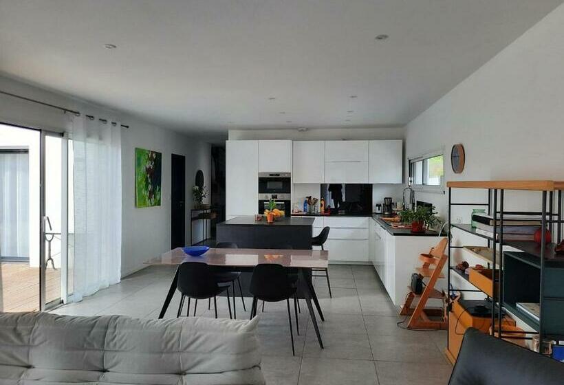 Maison D Architecte T4 Avec Jardin Et Terrasse Près Du Marché De Quintaou à Anglet   Fr 1 239 758