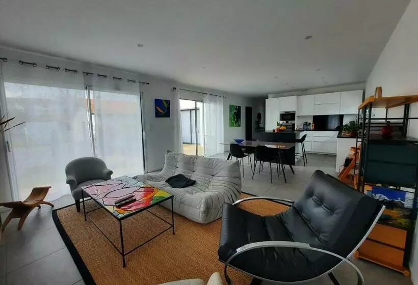 Maison D Architecte T4 Avec Jardin Et Terrasse Près Du Marché De Quintaou à Anglet   Fr 1 239 758