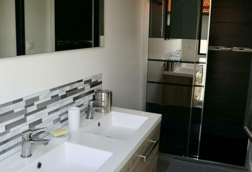 Maison D Architecte T4 Avec Jardin Et Terrasse Près Du Marché De Quintaou à Anglet   Fr 1 239 758