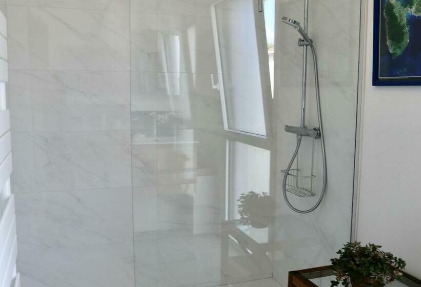 Maison D Architecte T4 Avec Jardin Et Terrasse Près Du Marché De Quintaou à Anglet   Fr 1 239 758