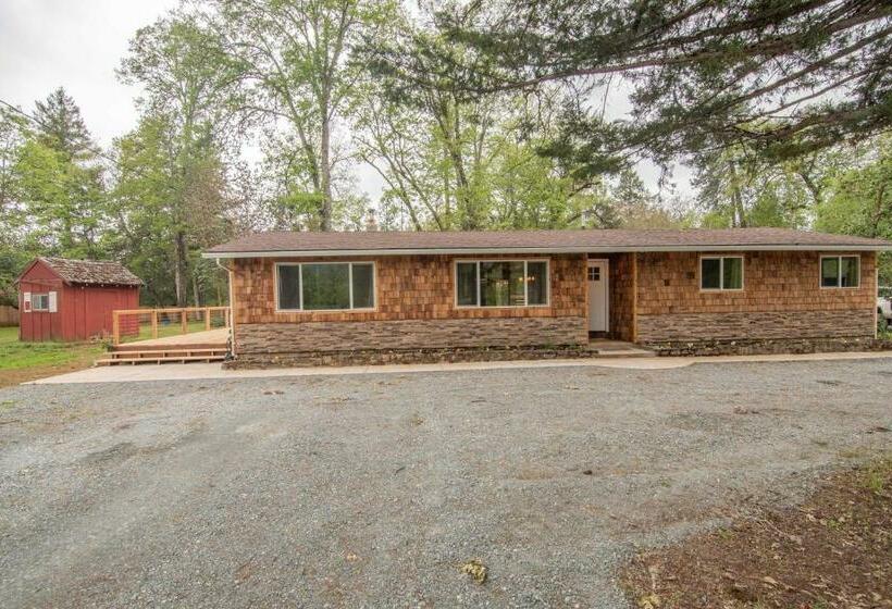 Country Home On 2 Acres