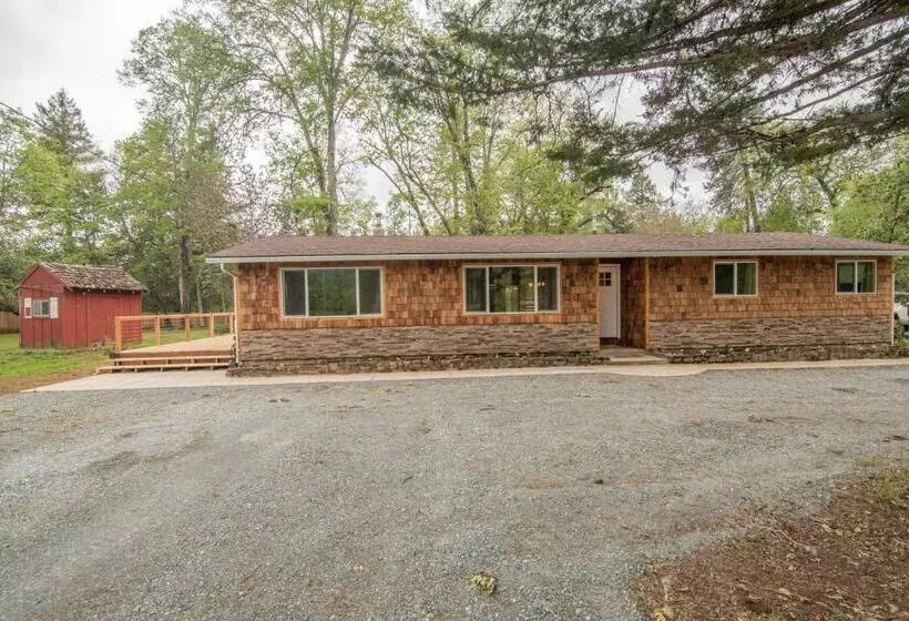 Country Home On 2 Acres
