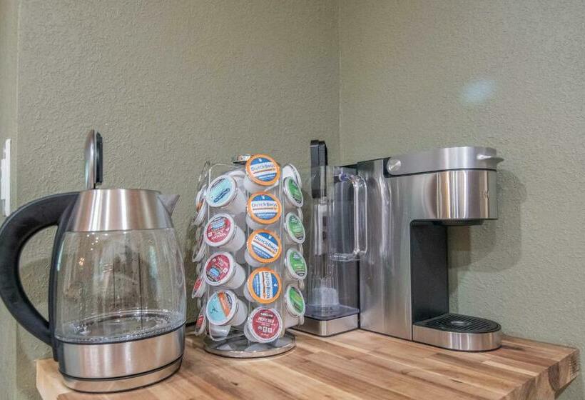 Country Home On 2 Acres