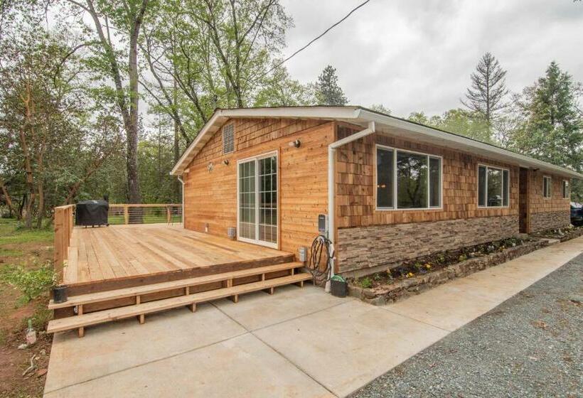 Country Home On 2 Acres