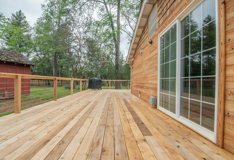 Country Home On 2 Acres