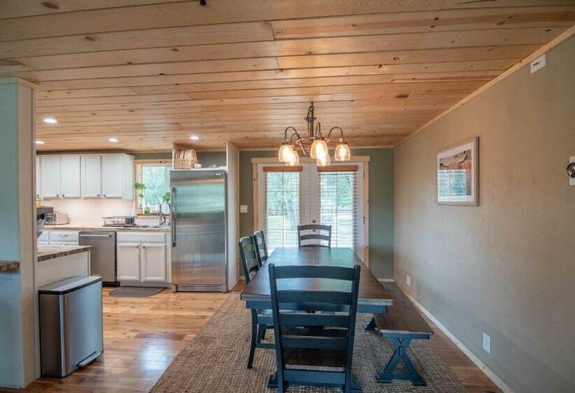 Country Home On 2 Acres