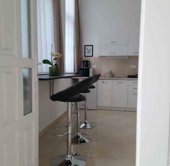 Déri Kert Apartmanház A