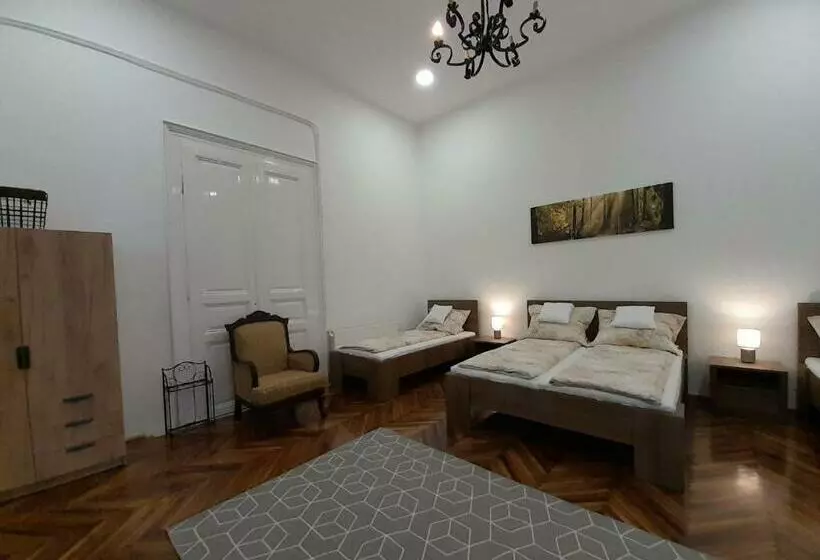 Déri Kert Apartmanház A