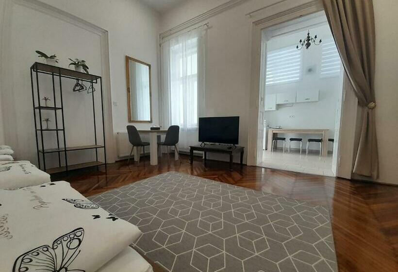 Déri Kert Apartmanház A