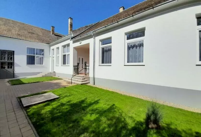 Déri Kert Apartmanház A