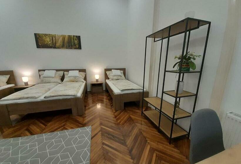 Déri Kert Apartmanház A