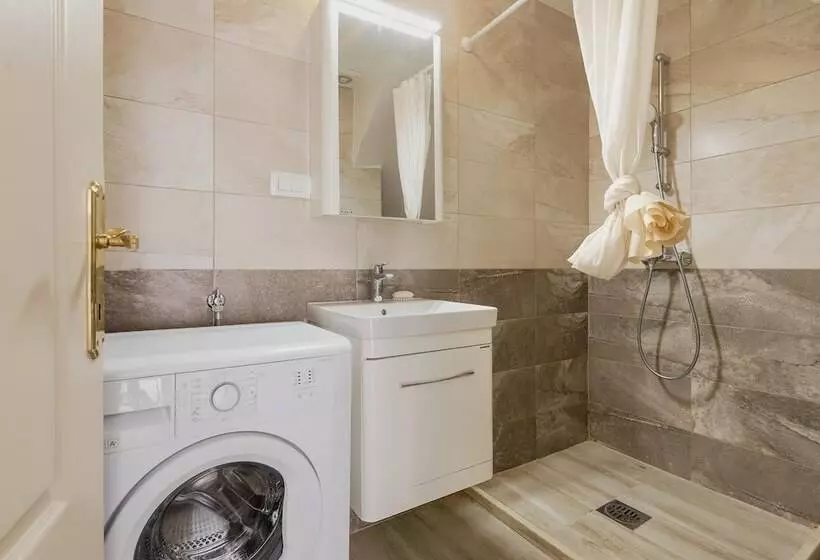 Historical Heart Apartment