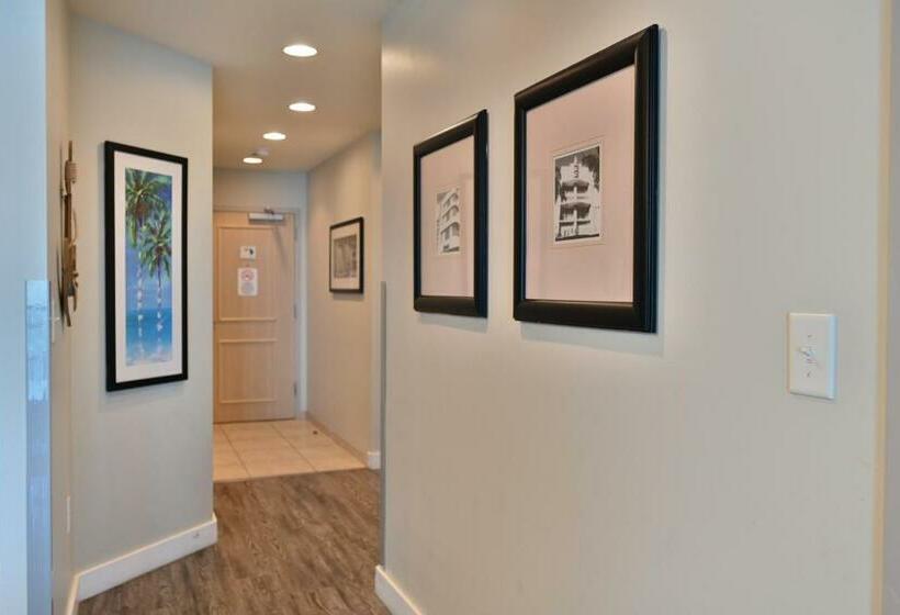 Huge Ocean Front Condo, Amazing Views