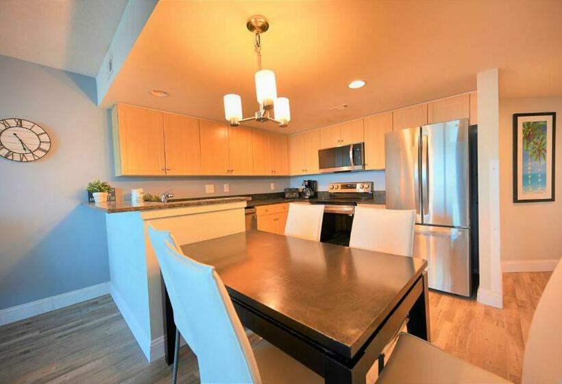 Huge Ocean Front Condo, Amazing Views