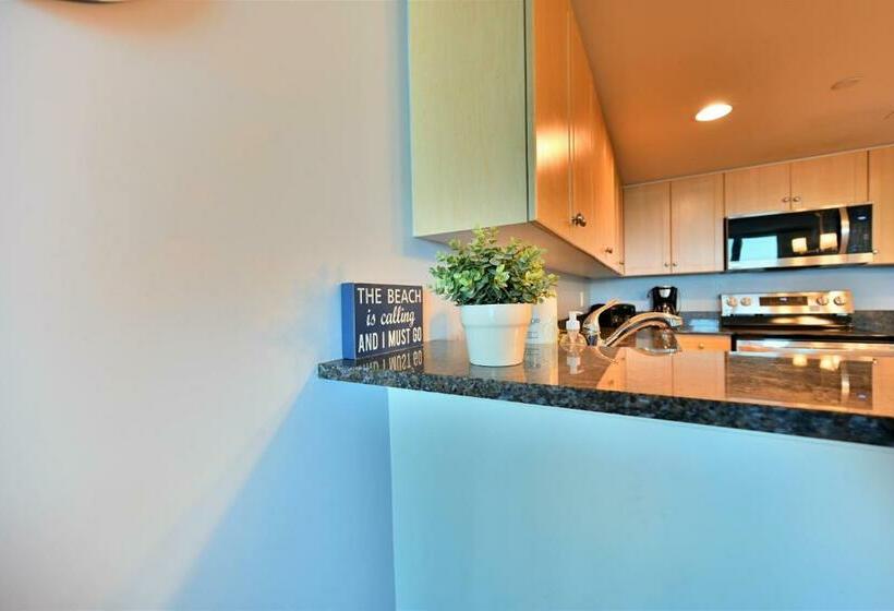 Huge Ocean Front Condo, Amazing Views