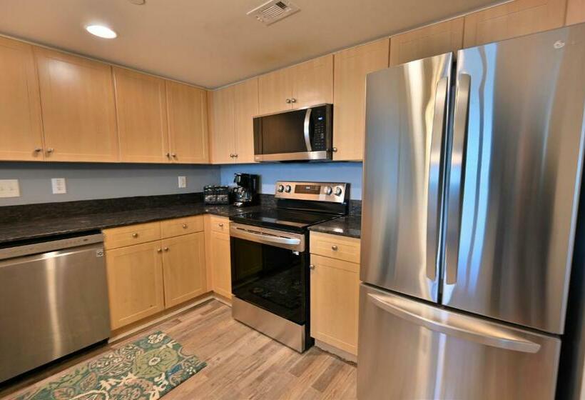 Huge Ocean Front Condo, Amazing Views