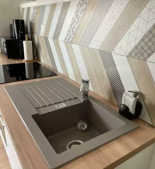 Le Belloc  Suberbe Appartement T1 Bis   Au Calme   Terrasse   Vue Jardin