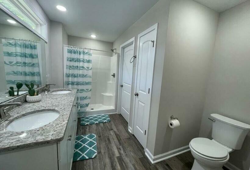 Sleep 10, New Construction Home, Half Mile To Beach, 3 Bd 2 Ba, 6 Beds