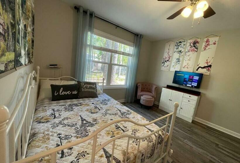 Sleep 10, New Construction Home, Half Mile To Beach, 3 Bd 2 Ba, 6 Beds