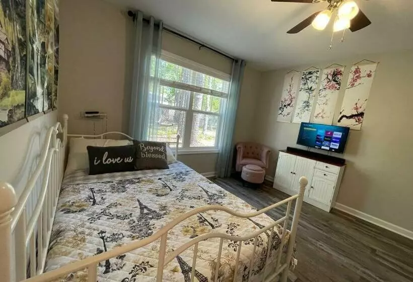 Sleep 10, New Construction Home, Half Mile To Beach, 3 Bd 2 Ba, 6 Beds