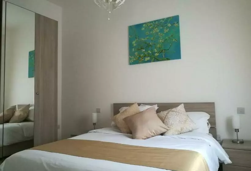 The Premier Suite   Fully Airconditioned   Ample Parking