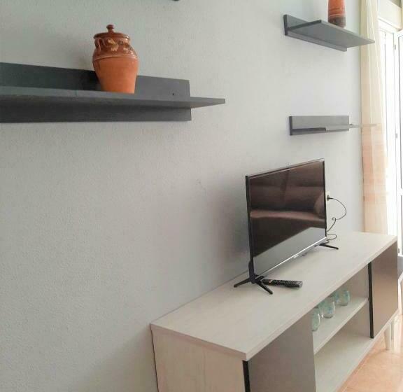 Apartamento Soleado, 1 Dormitorio Con Balcón, Piscina Y Garage