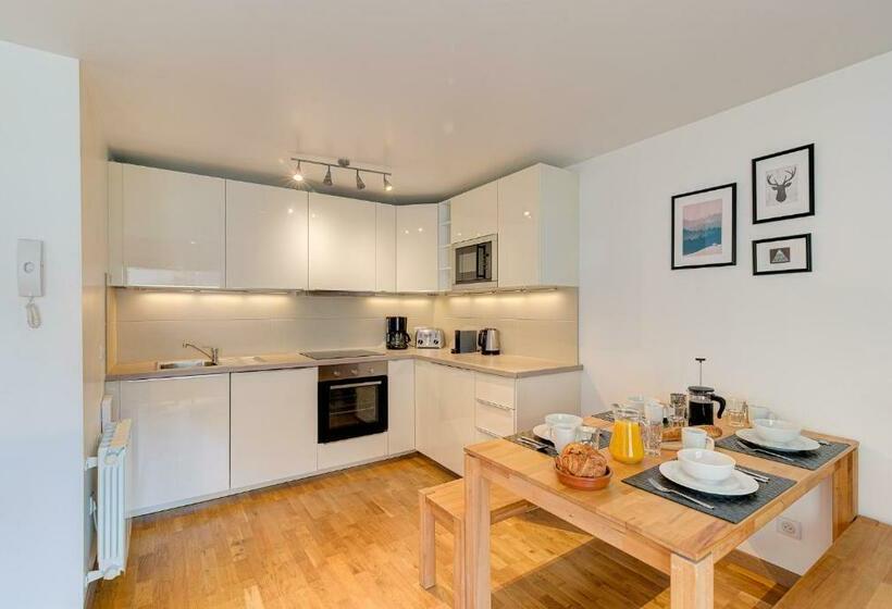 Apartment Fermes Du Montenvers B11   Alpes Travel   Central Chamonix   Sleeps 4 5