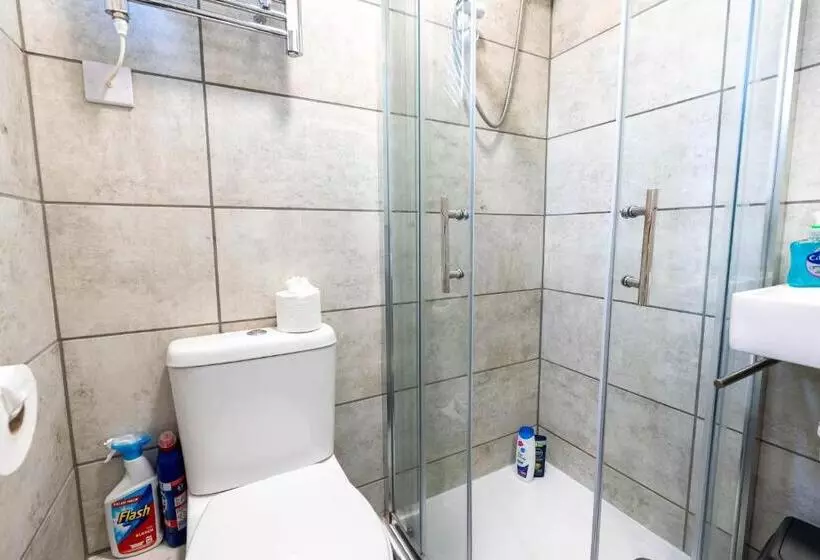 Flat 04 Studio Flat Close To Aylesbury Town And Station Free Parking