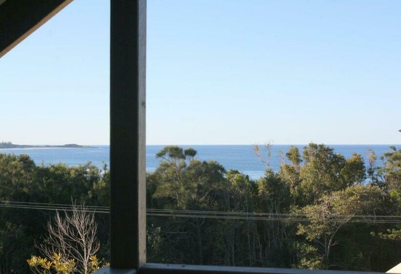 The Hideaway In Angourie Hear The Waves Break On Spooky Beach