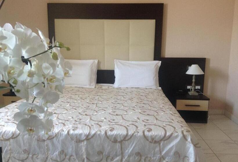 فندق De La Ville Relais