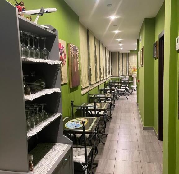 فندق De La Ville Relais