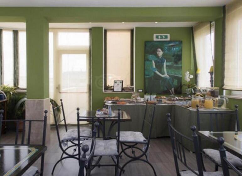 فندق De La Ville Relais