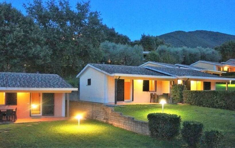 בית מלון כפרי Oasimaremma Village