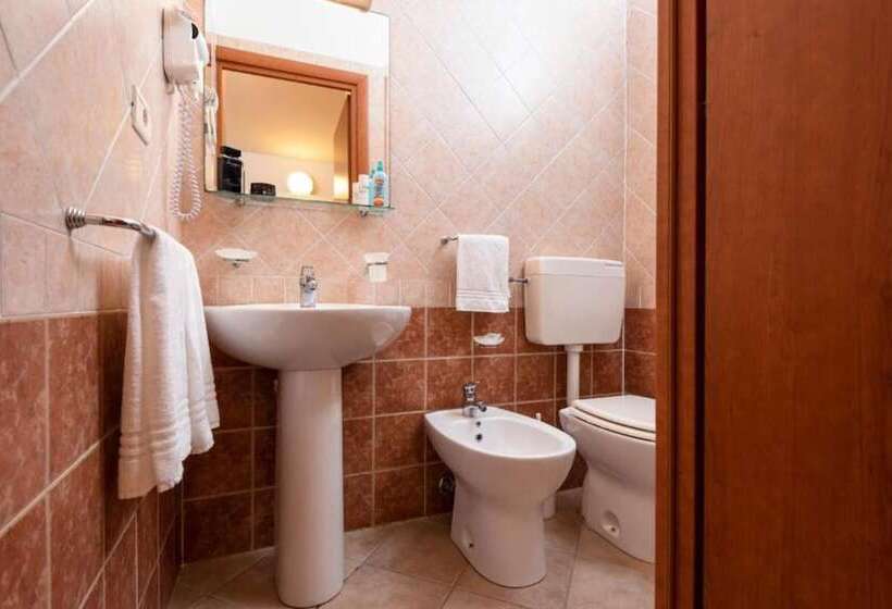 בית מלון כפרי Oasimaremma Village