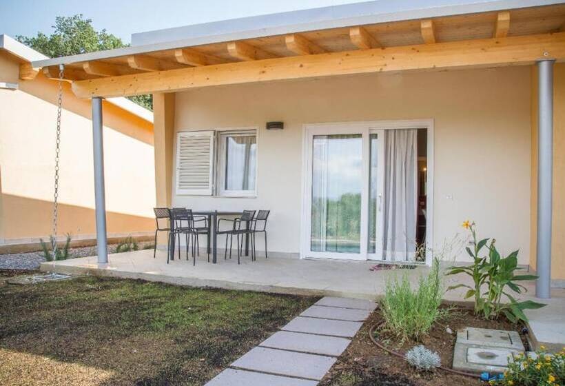 בית מלון כפרי Oasimaremma Village