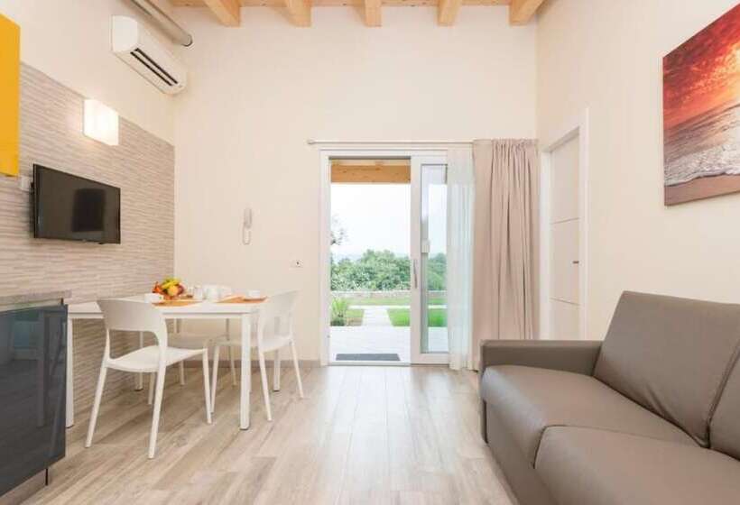 בית מלון כפרי Oasimaremma Village