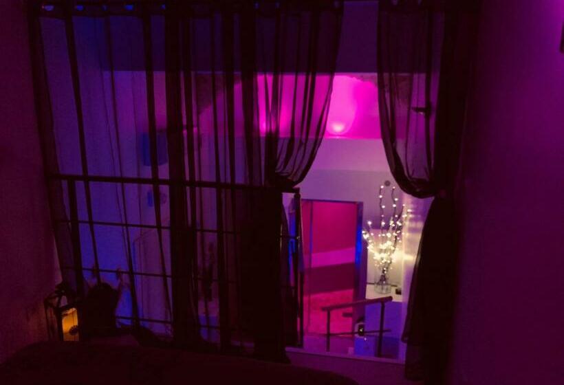 Appartement Love Room Avec Jacuzzi Et Hammam Privatisé Lieu Insolite En Amoureux Spa Détente Assurée