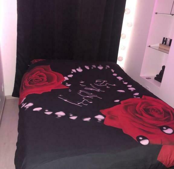Appartement Love Room Avec Jacuzzi Et Hammam Privatisé Lieu Insolite En Amoureux Spa Détente Assurée