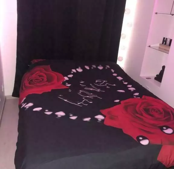 Appartement Love Room Avec Jacuzzi Et Hammam Privatisé Lieu Insolite En Amoureux Spa Détente Assurée